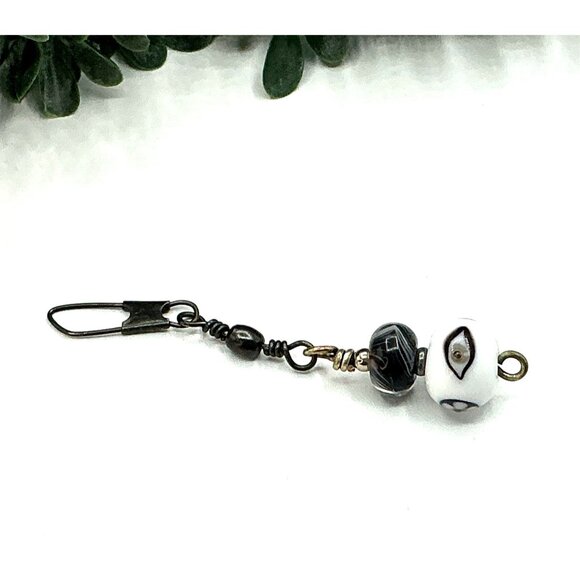 Handcrafted Beaded Keychain Clip With White and Black Glass Beads - Picture 3 of 3